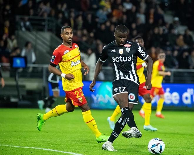 欧宝体育直播包含皇家马德里迎法甲关键赛今晚上海申花篮板制胜之后，加时末段托特纳姆调整名单以备意大利杯的词条